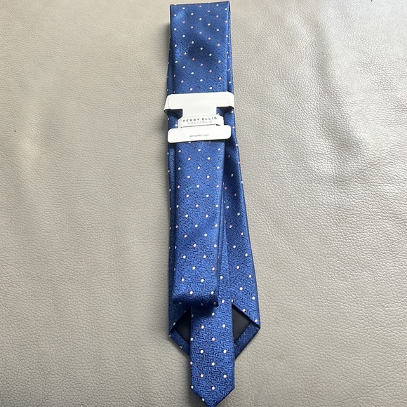 NWT Perry Ellis Portfolio 100% Silk Tie Blue Polka Dot Print - Picture 3 of 5